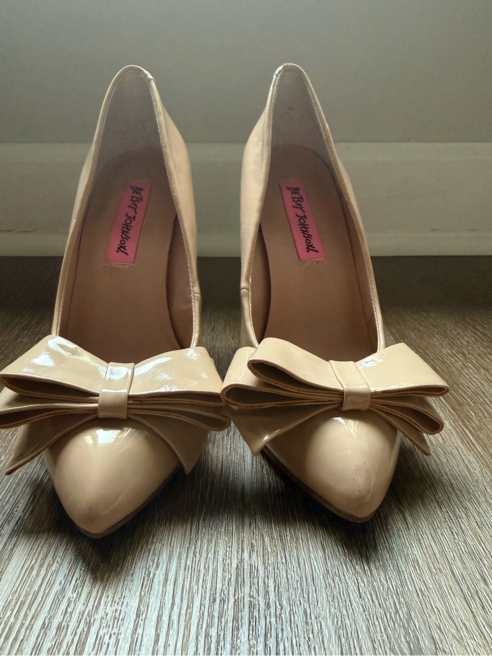 Betsy Johnson “Reload” Nude Patent Pump size 6